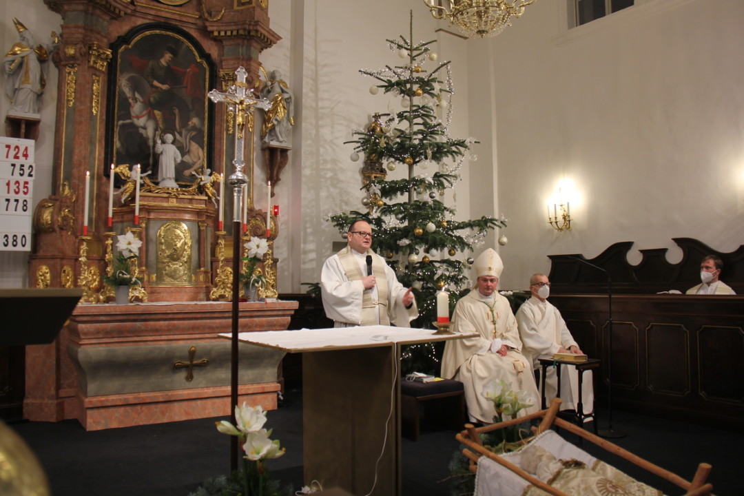 Segnung des neuen Altars und Ambos in der Pfarrhofkirche am 29. Dezember 2021